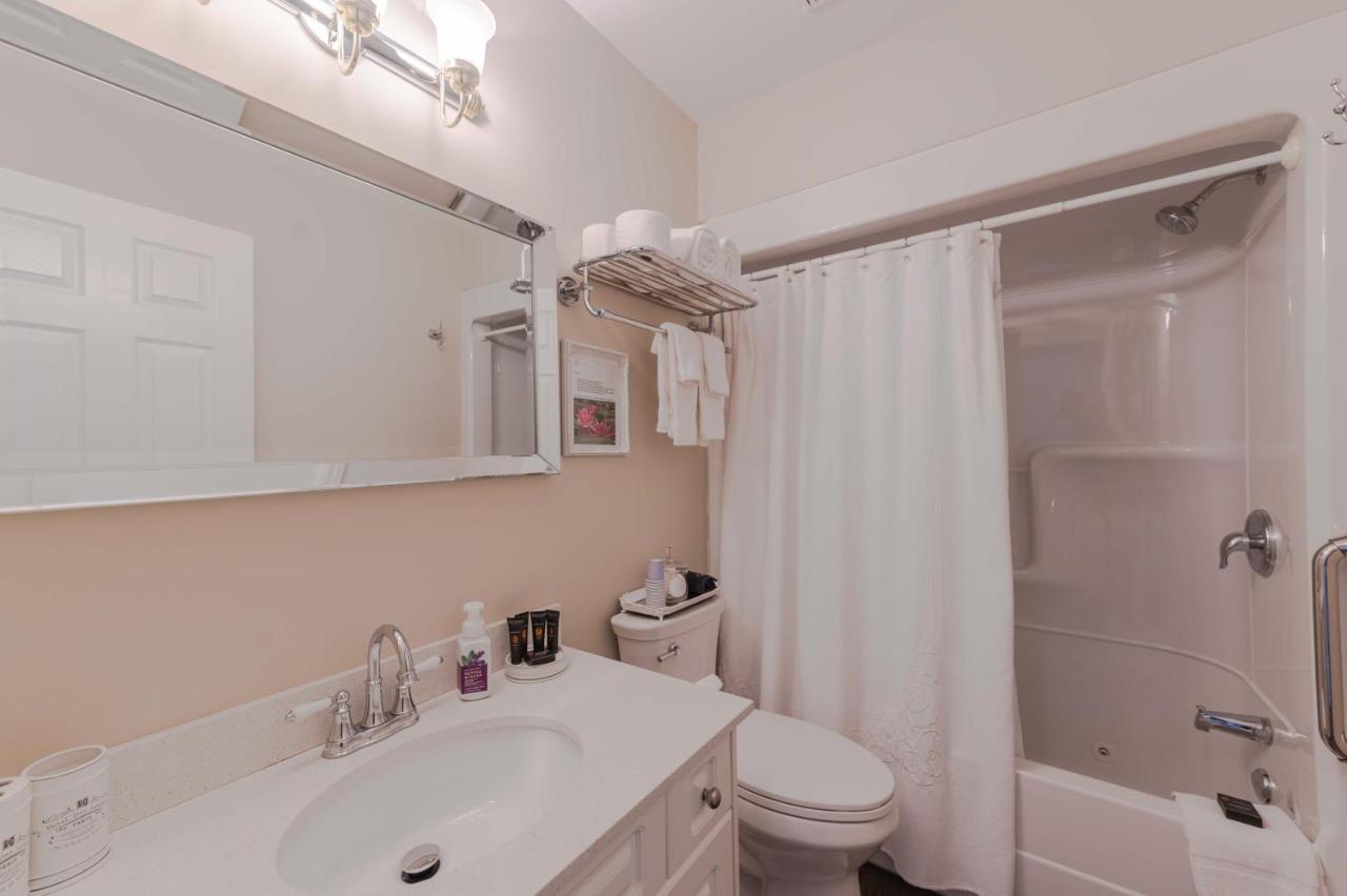 Casa Blanca Boutique Bed & Breakfast Niagara-on-the-Lake Bagian luar foto